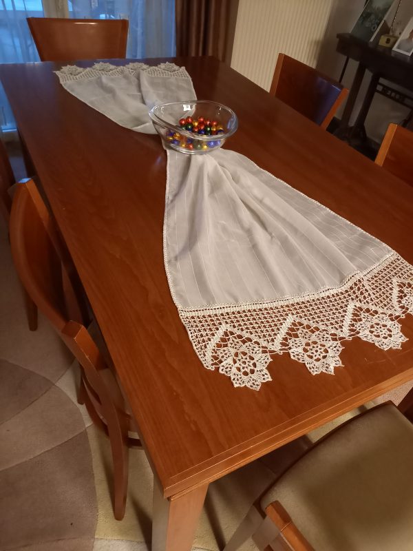 handmade tablecloth motifs